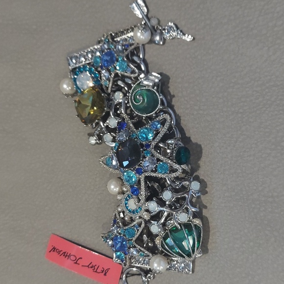 NWT Betsey Johnson STARFISH STATEMENT BRACELET - Picture 6 of 8